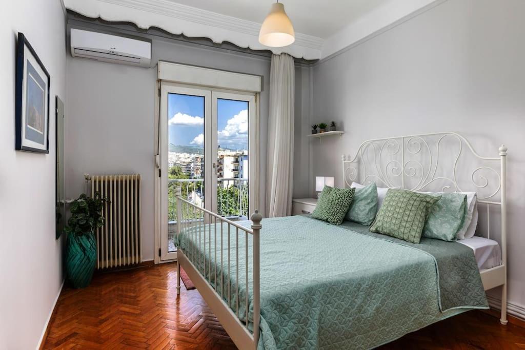 Location 3 Bedroom With View Apartment *